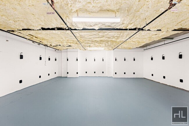 Foto del edificio - BRUCKNER BOULEVARD