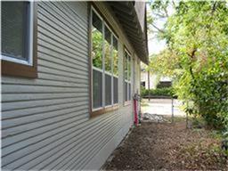 Building Photo - 1032 W Austin St