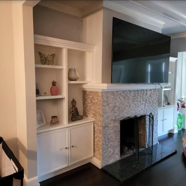 Building Photo - 466 Belgrove Dr