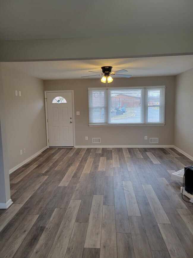Building Photo - 6018 Ebenezer Rd