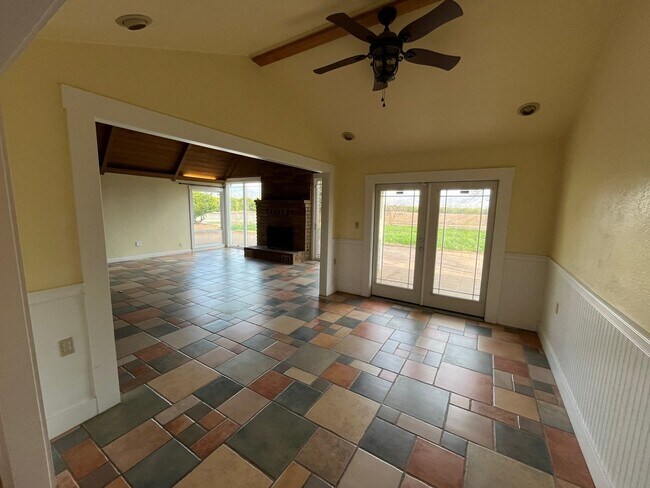 Foto del edificio - PRIVATE SHOWING ONLY! Country home availab...