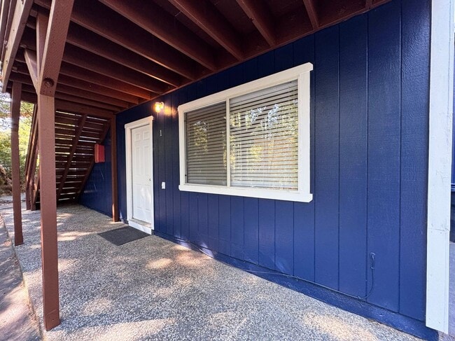 Building Photo - 2148 Primrose Dr