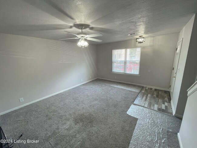 Foto del edificio - 5911 Woodcreek Crossing Way