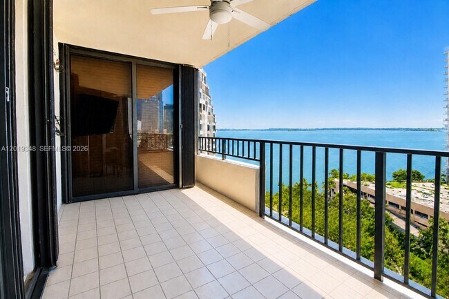 Foto del edificio - 520 Brickell Key Dr