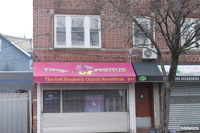 Building Photo - 971 Bergen St