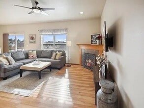 Building Photo - 1463 Palisades Dr
