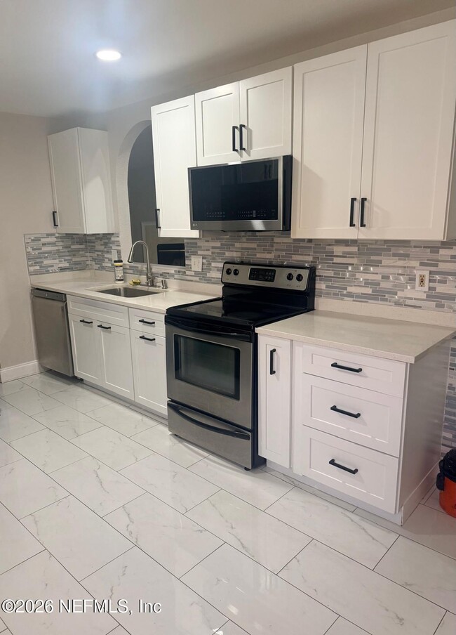 Building Photo - 7945 Macinnes Dr