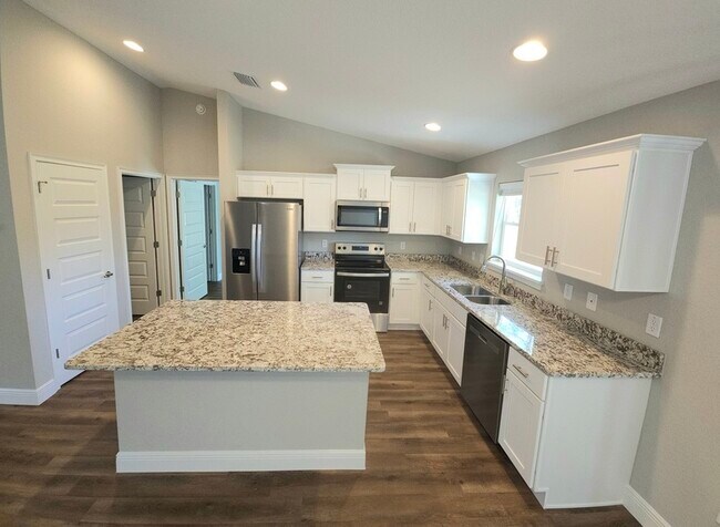 Building Photo - 7244 N Glenridge Cir