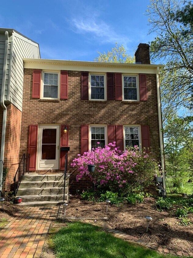 Primary Photo - End Townhome In Oak Manor Community
