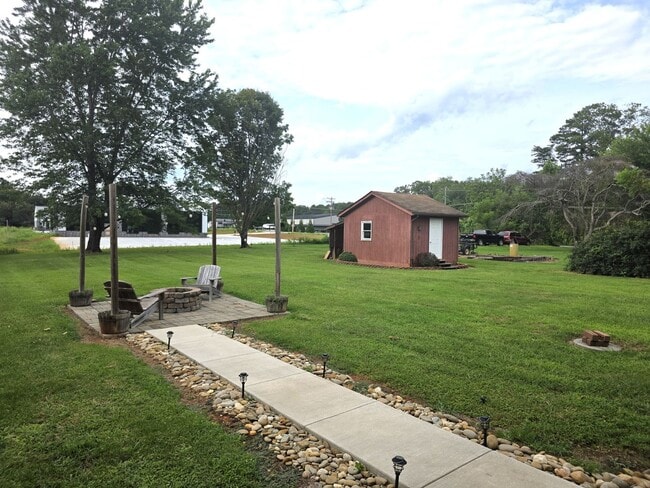 Foto del edificio - 118 Forest Oaks Dr