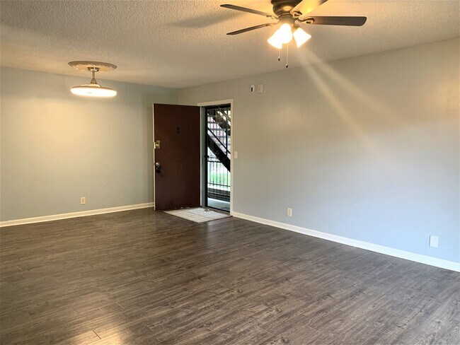 Building Photo - Kingswood Condominiums