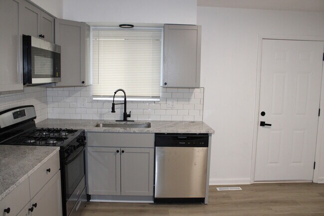 Foto del edificio - 2-bedroom, 2-bathroom home with vanity in ...