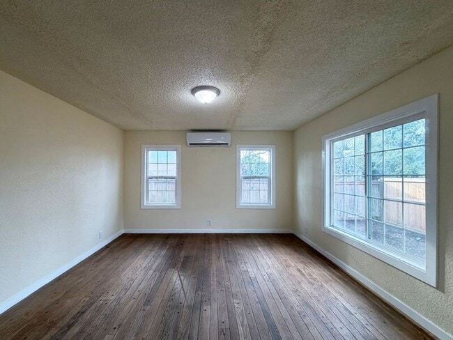 Photo - 960 Clark St House