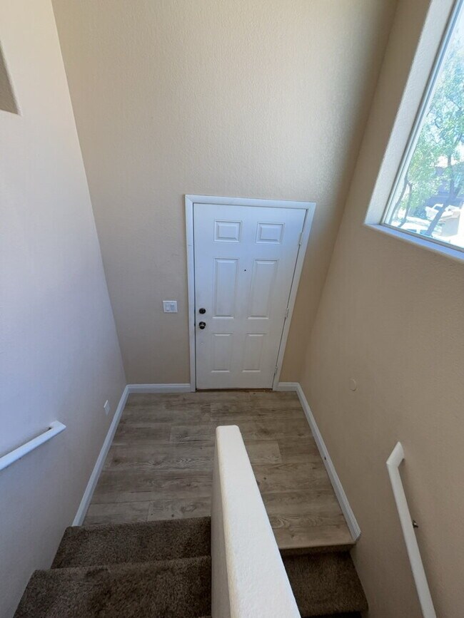 Foto del edificio - Don't miss out on the amazing views this home has to offer!