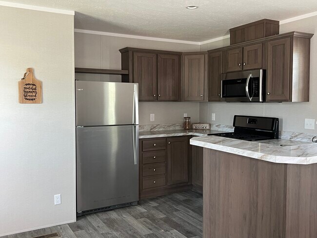 Building Photo - 5157 Chantelle Dr