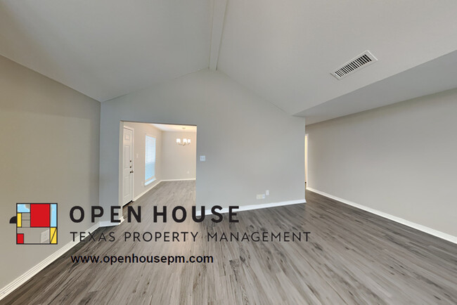 Building Photo - 6014 Twin Maple Dr, Arlington