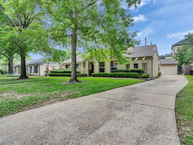 Building Photo - 2811 Quincannon Ln