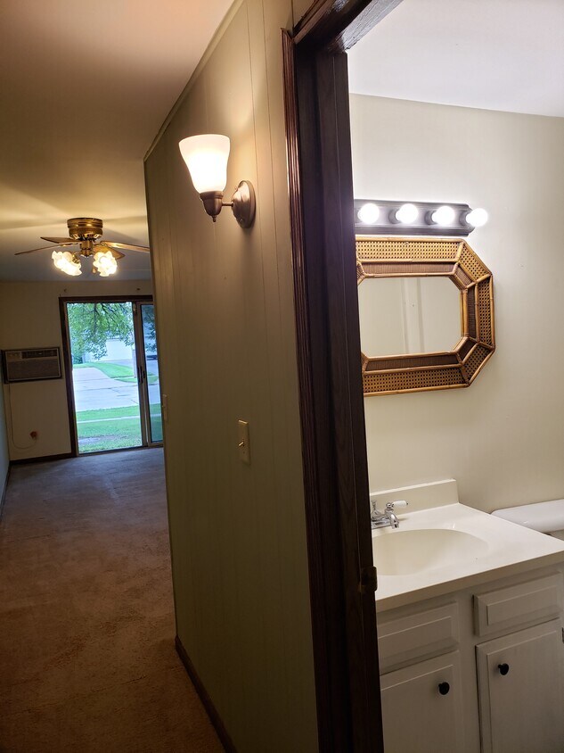 946 Byrd Ave, Neenah, WI 54956 Apartments in Neenah, WI