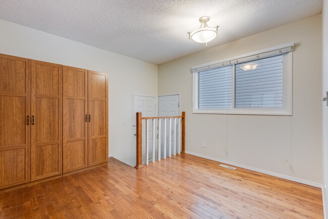 Photo du bâtiment - 63 Woodglen Close