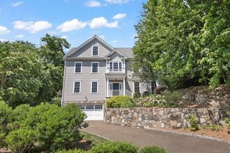Building Photo - 551 River Rd