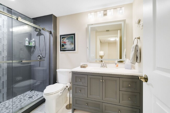 Foto del edificio - 5706 Cape Harbour Dr