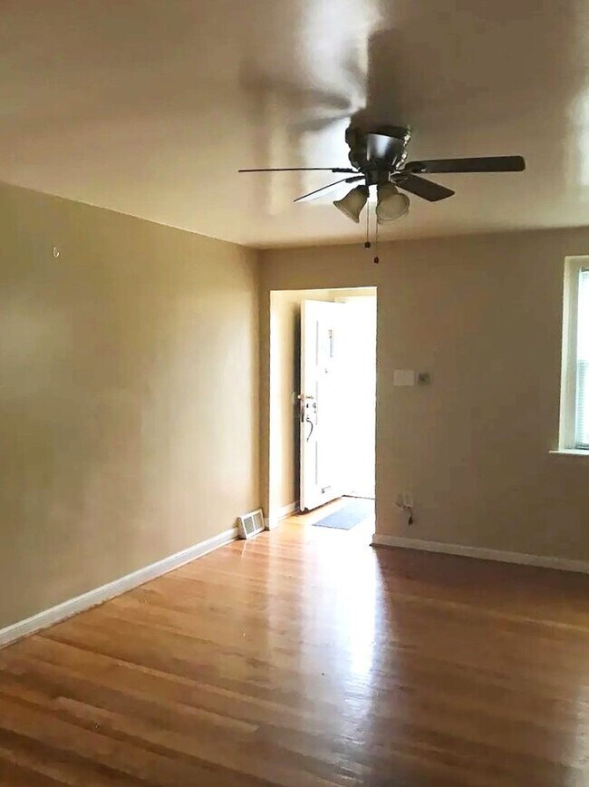 Foto del edificio - Gorgeous 3-Bedroom Townhome in East Oak La...