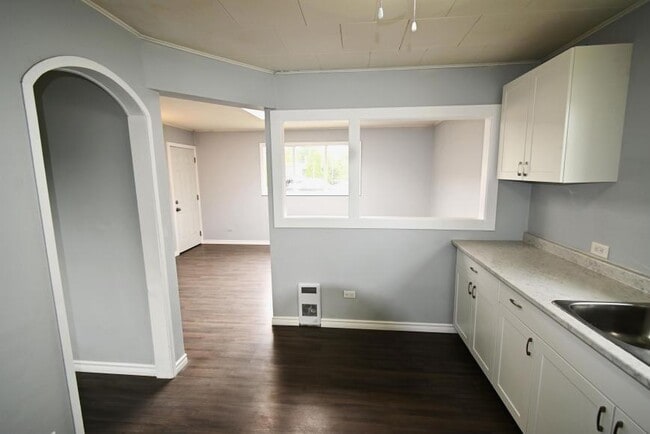 Building Photo - 1 bedroom in Prince George BC V2L 4C5