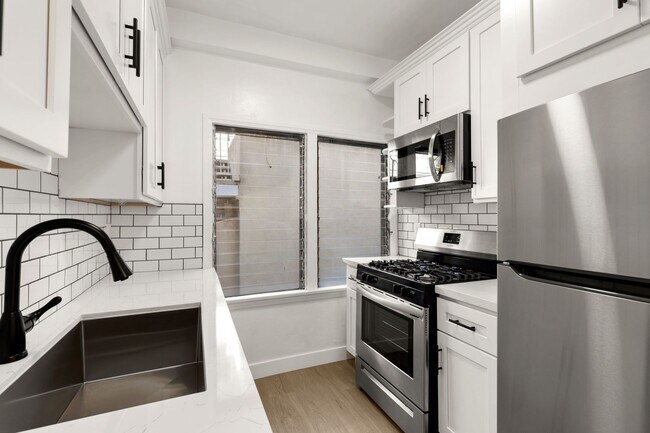 Building Photo - 414 N Maple Dr