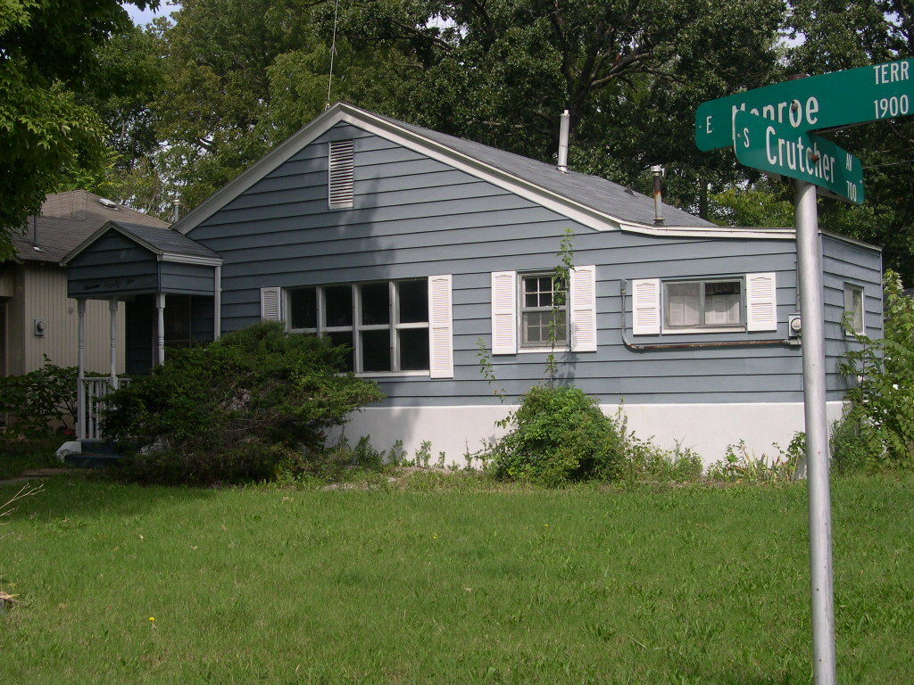 Primary Photo - 2 Bedroom 1 Bath with Hardwood Floors! $795