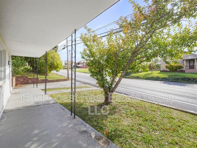 Building Photo - 528 Hack Wilson Way