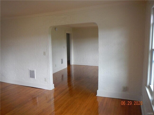 Building Photo - 569-71 Westmoreland Ave