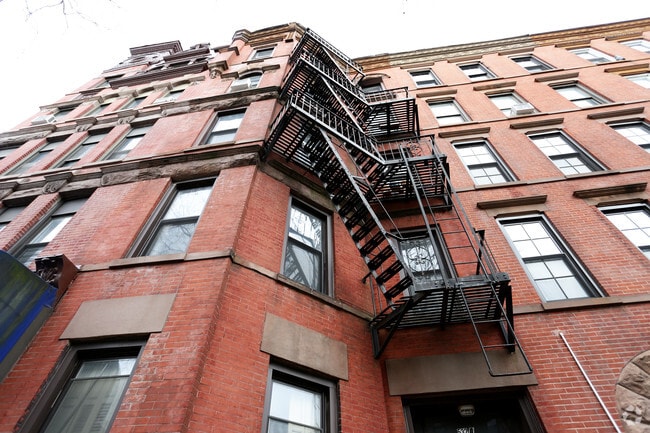 Building Photo - 532A Henry St