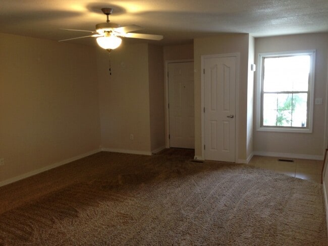 Building Photo - 3822 Balmoral Dr