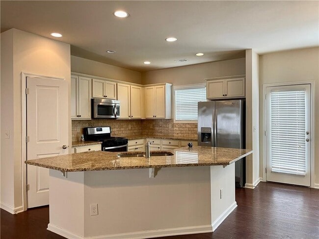 Building Photo - 2660 Maple Leaf Terrace