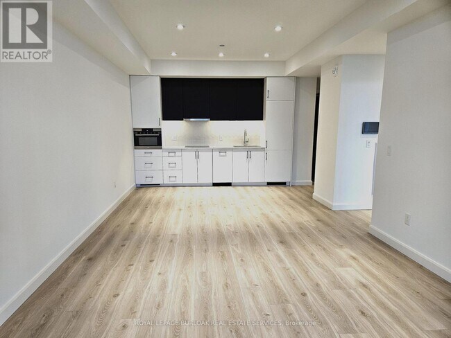 Building Photo - 741 King St W