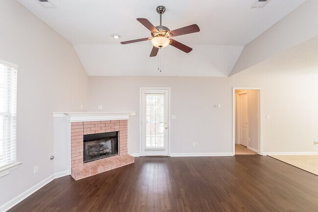 Foto del edificio - 1106 Cross Wood Ln