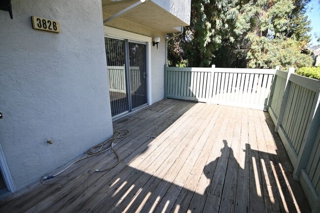 Building Photo - 3826 Meeks Terrace