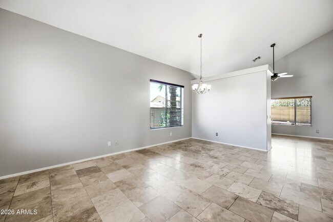 Foto del edificio - 3289 E Waterman St