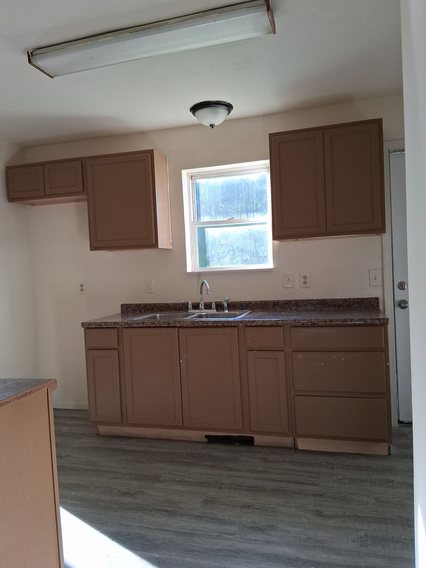 197 W Chalmers Ave Youngstown, OH 44507 – photo 4