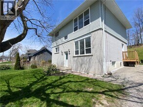 Building Photo - 118 Sutherland St E