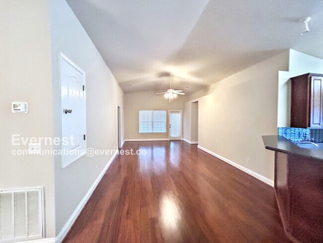 Foto del edificio - 316 Stoney Trail