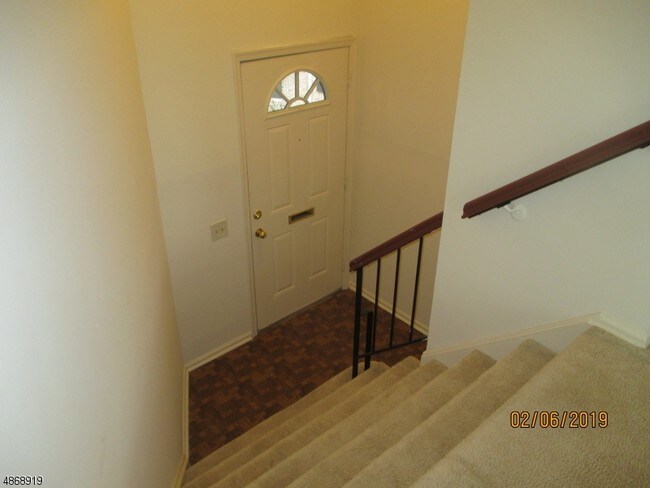 Foto del edificio - 181 Long Hill Rd