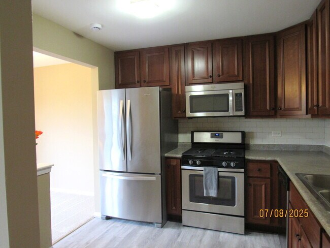 Building Photo - 950 Cumberland Ct