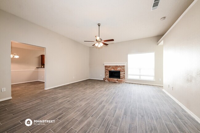 Building Photo - 1805 Chapman Dr