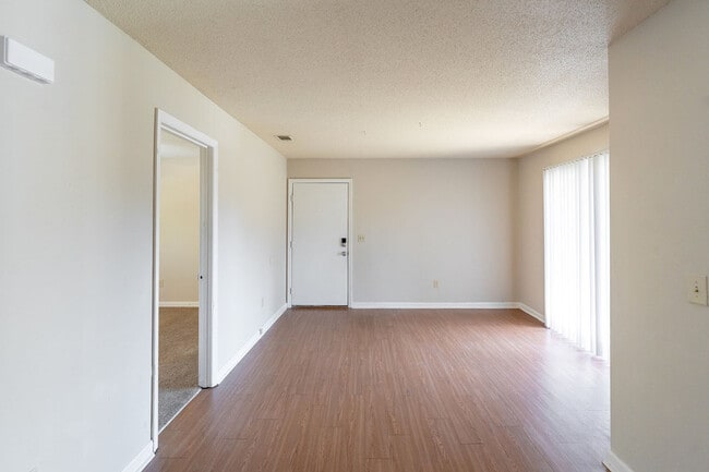 Photo - 836 Richmond St Apartment