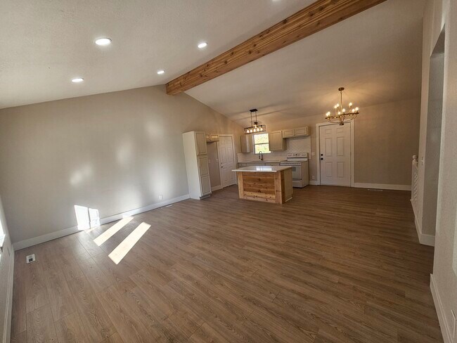 Foto del edificio - 2640 N Gentry Ave