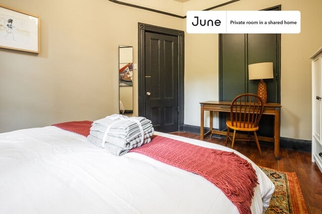 Room in Shared 4 bed/1 bath home - Room in Shared 4 bed/1 bath home