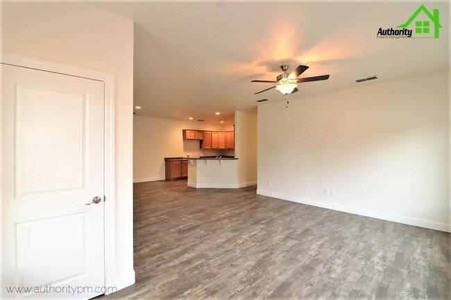 Building Photo - 2530 Rainbow Ln