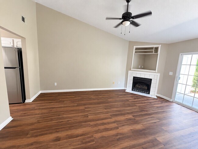 Foto del edificio - 1342 Pinnacle Ln