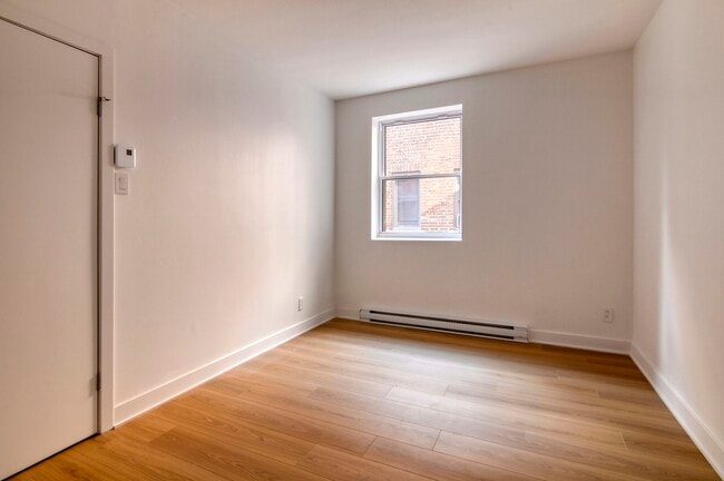 Building Photo - 3421 Rue Durocher